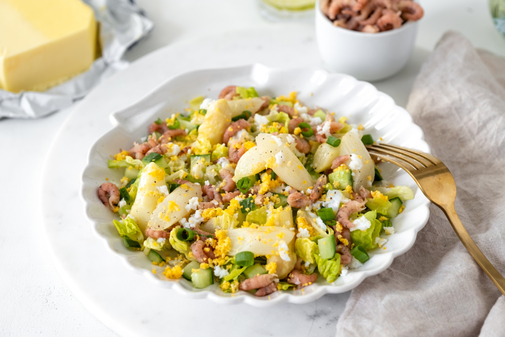 Salade met asperges en grijze garnalen